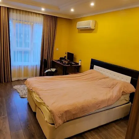 Exclusive Rooftop Penthouse 아파트 *